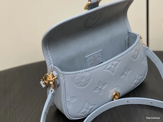 Cheap Nano LOUIS VUITTON Diane-19*10.5*6 CM 0727
